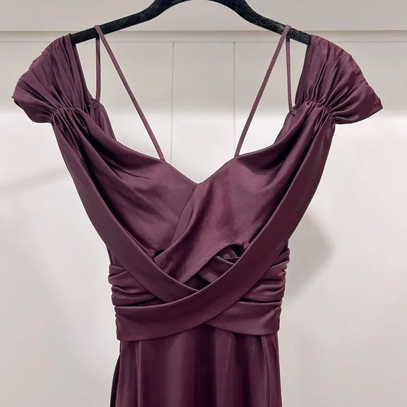 Fabulous Stretchy Cocktail Dress with Sexy Neckline - Picture 6 of 11